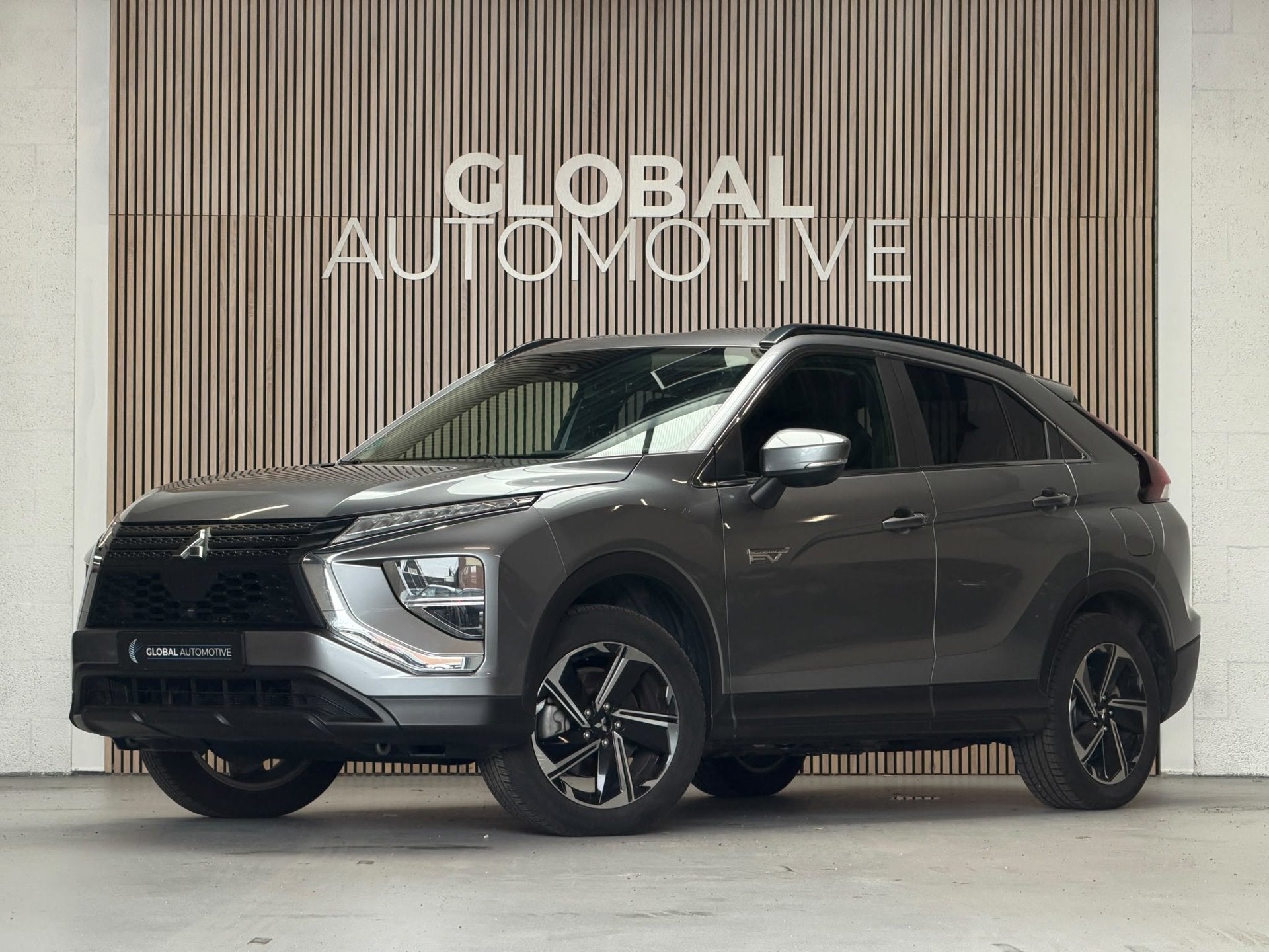 Mitsubishi Eclipse Cross 2.4 PHEV Intense - CAMERA - DEALER, Auto's, Dealer onderhouden, Stof, 4 cilinders, 120 €/maand