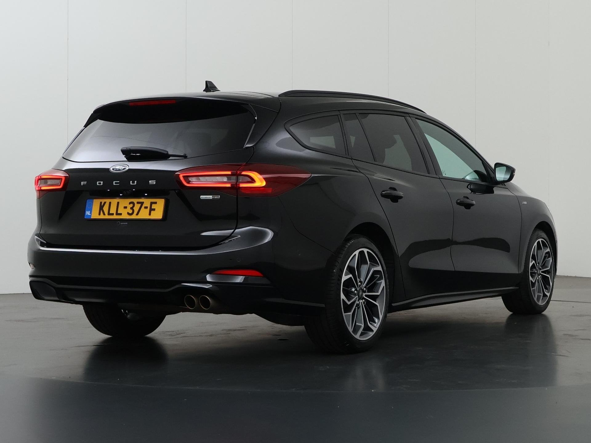 Ford Focus Wagon 1.0 EcoBoost Hybrid ST Line X | Winterpakke, Stof, Gebruikt, Zwart, 19 km/l