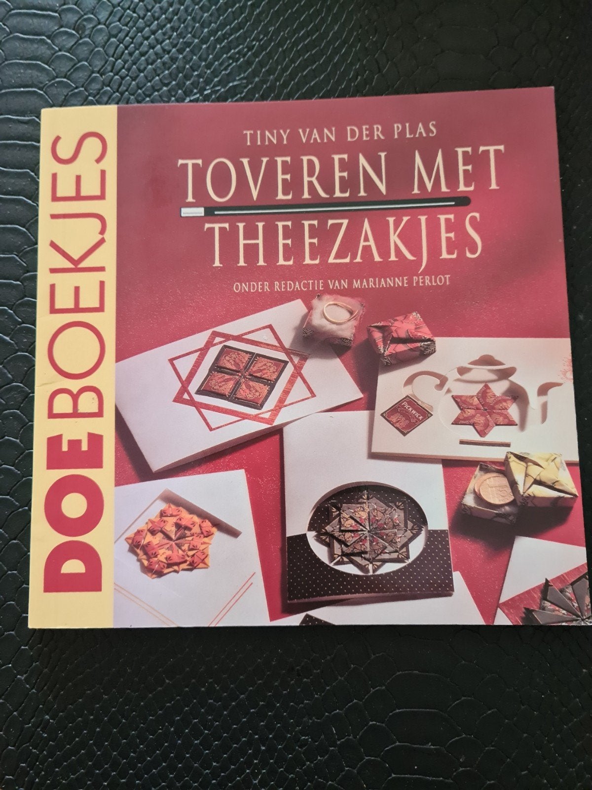 T. van der Plas - Toveren met theezakjes, Ophalen of Verzenden, Zo goed als nieuw, T. van der Plas