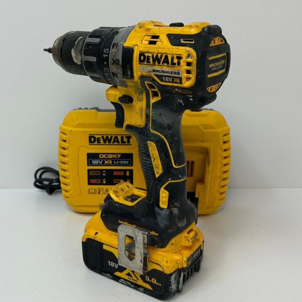 Foto 2 van Dewalt DCD791 boor/schroefmachine + 18V 5.0Ah + lader