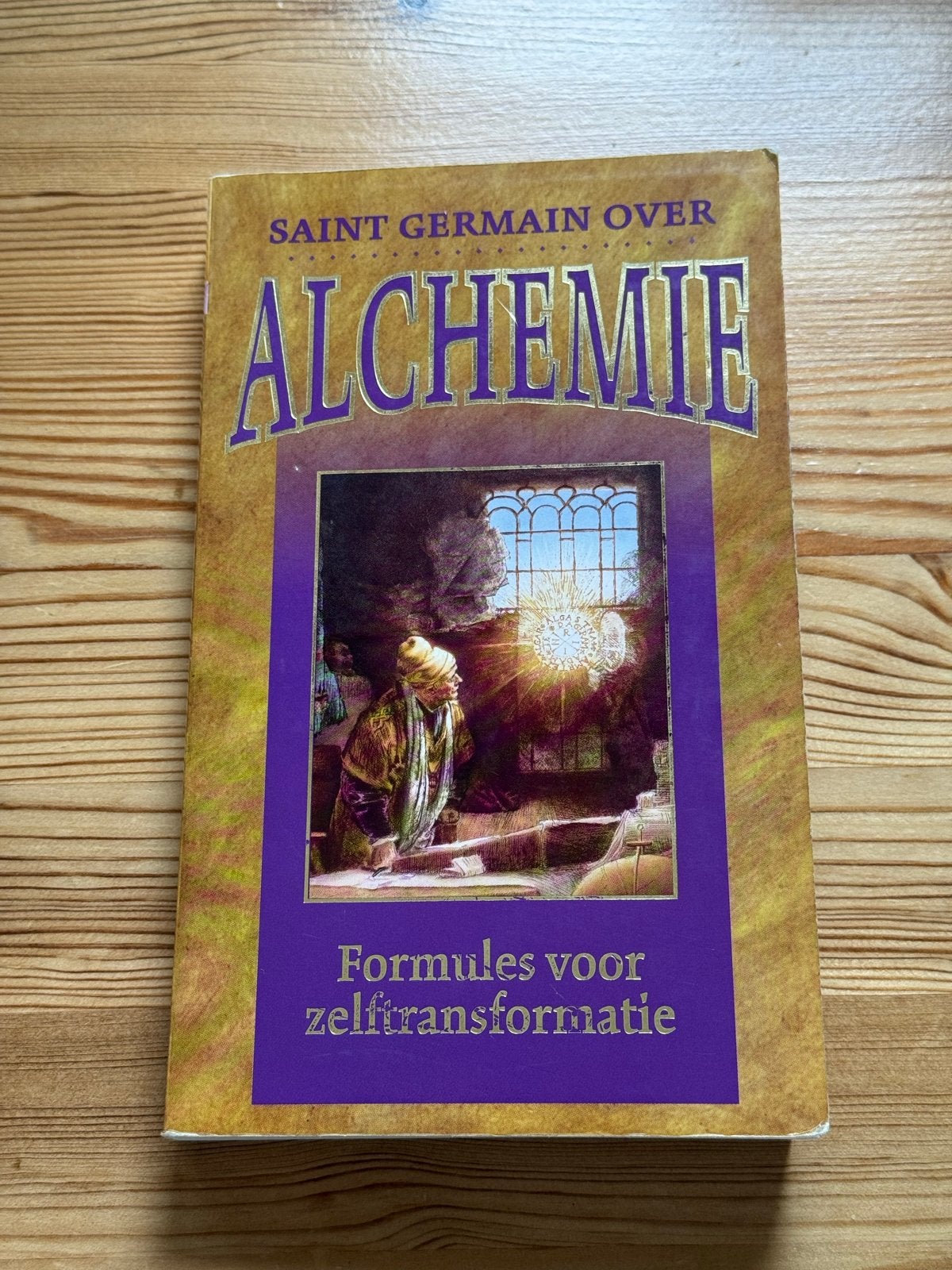 Saint Germain over Alchemie: Formules voor zelftransformatie, Boeken, Ophalen of Verzenden, Gelezen, Spiritualiteit algemeen, Achtergrond en Informatie
