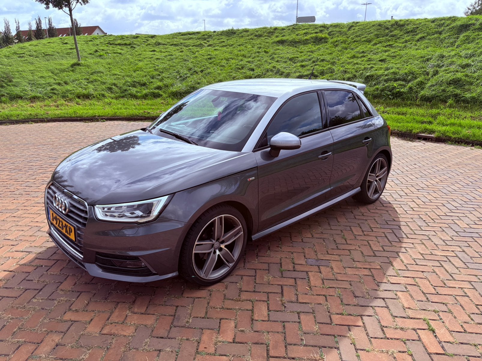 Audi A1 1.0 Tfsi Sportback S-Tronic 2016 3 x S-line Led/S1, Euro 5, Zwart, Particulier, 1065 kg