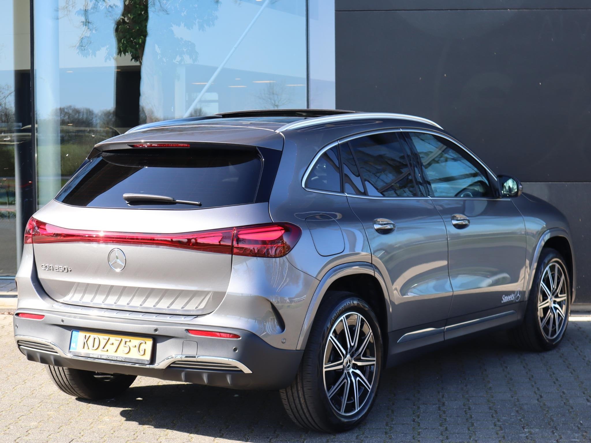 Mercedes-Benz EQA 250+ Business Solution AMG 71 kWh, 445 min, SUV of Terreinwagen, Zilver of Grijs, 1500 kg