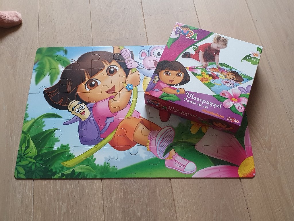 Dora (vloer) puzzel 35 stukjes, Ophalen of Verzenden, 10 tot 50 stukjes, Zo goed als nieuw, 2 tot 4 jaar