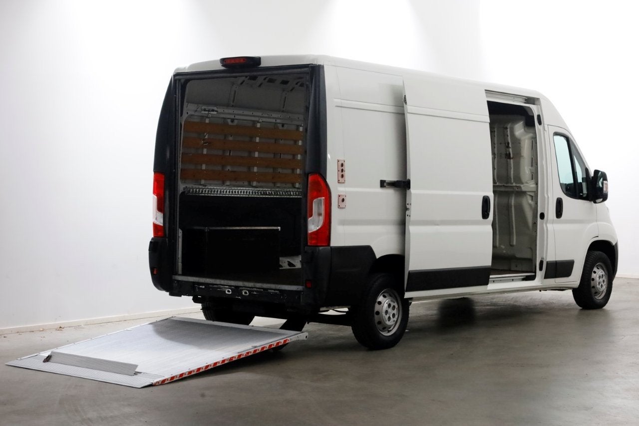 Peugeot Boxer 2.0 BlueHDI 130pk E6 L3H2 Navi/Camera Laadklep, Auto's, Bestelauto's, Voorwielaandrijving, Gebruikt, Euro 6, 4 cilinders