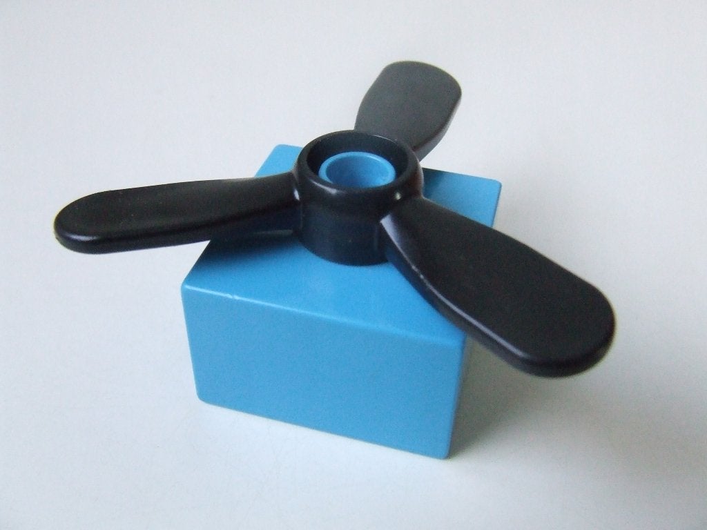 Duplo steen 2 x 2 met pin en zwarte Duplo propeller, Ophalen of Verzenden, Zo goed als nieuw, Accessoire, Duplo