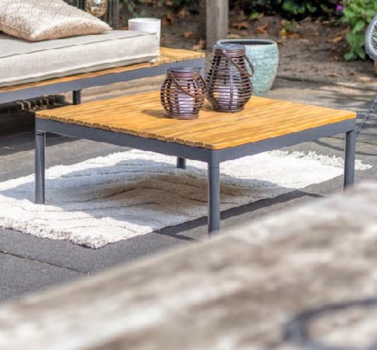 Stijlvolle tuintafel van hout en metaal, Ophalen, Zo goed als nieuw, Vierkant, Hout