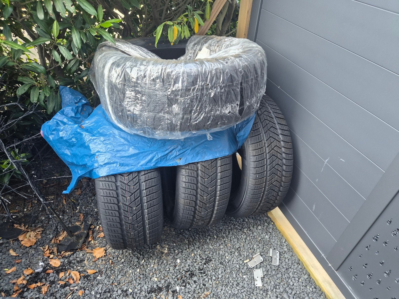 Nieuwe set Pirelli Scorpion winterbanden 255/55/R19, Ophalen