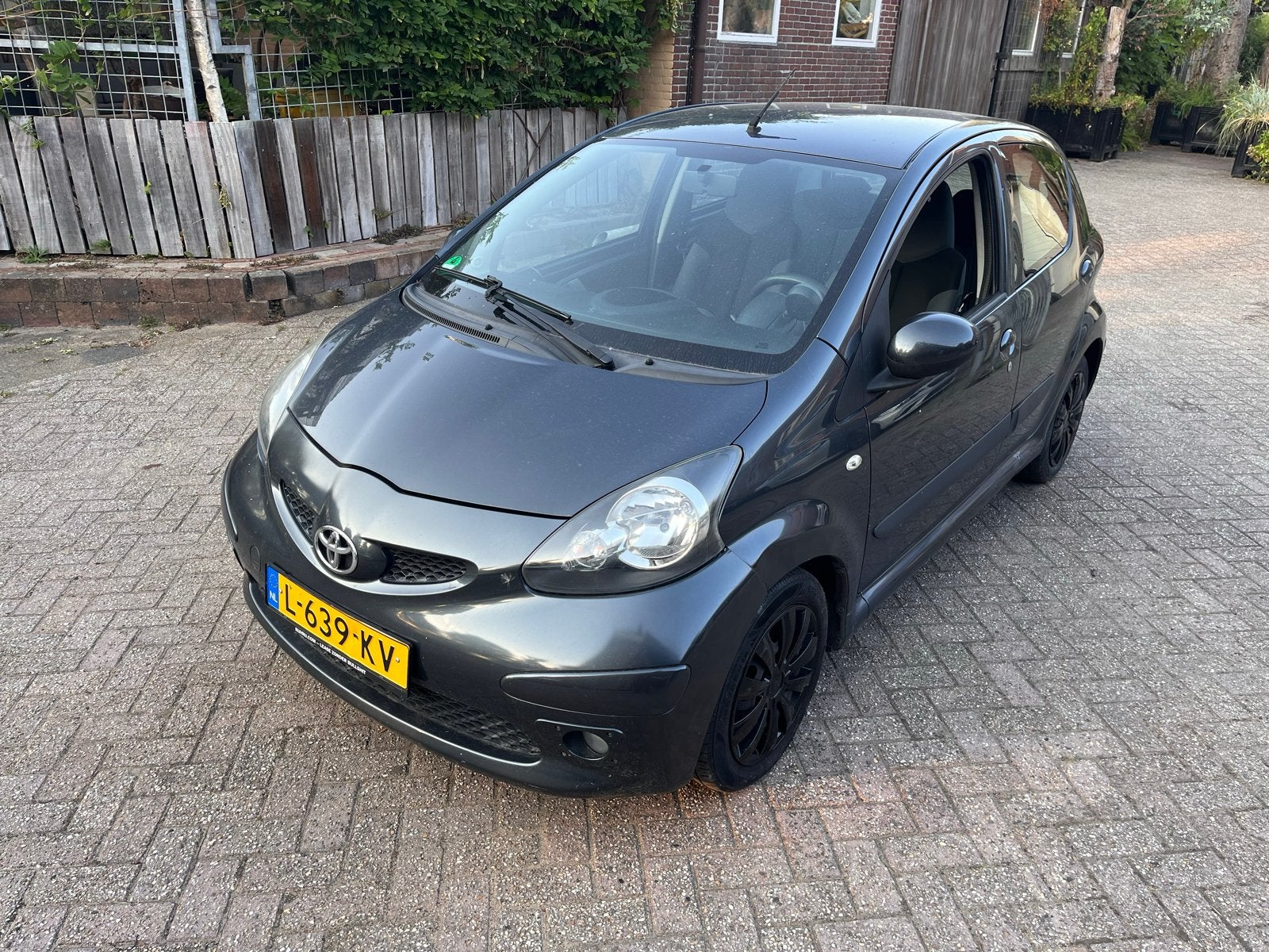 Toyota aygo 2005 Grijs 5drs, Voorwielaandrijving, Stof, Zwart, 4 stoelen