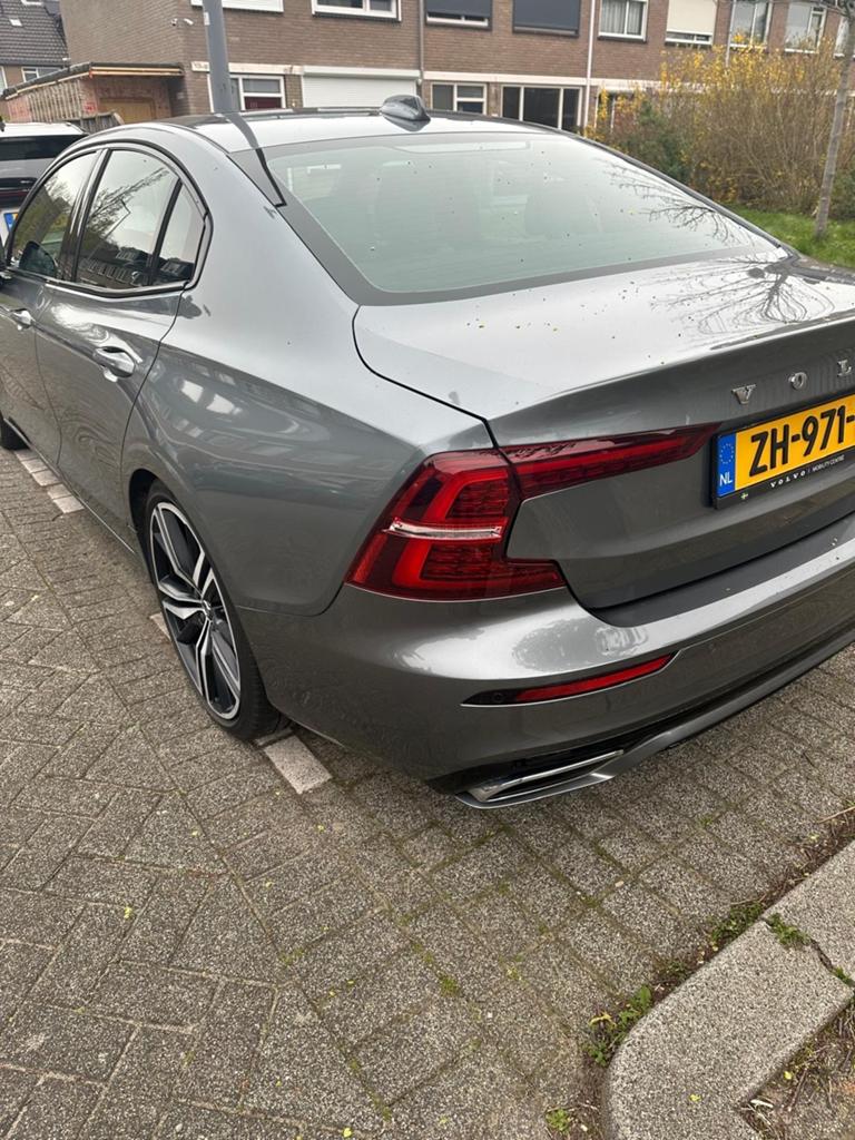 Volvo S60 T5 R-Design|Scandinavian Line | PANO |Pilot Assist, 1800 kg, 4 cilinders, 1969 cc, Origineel Nederlands