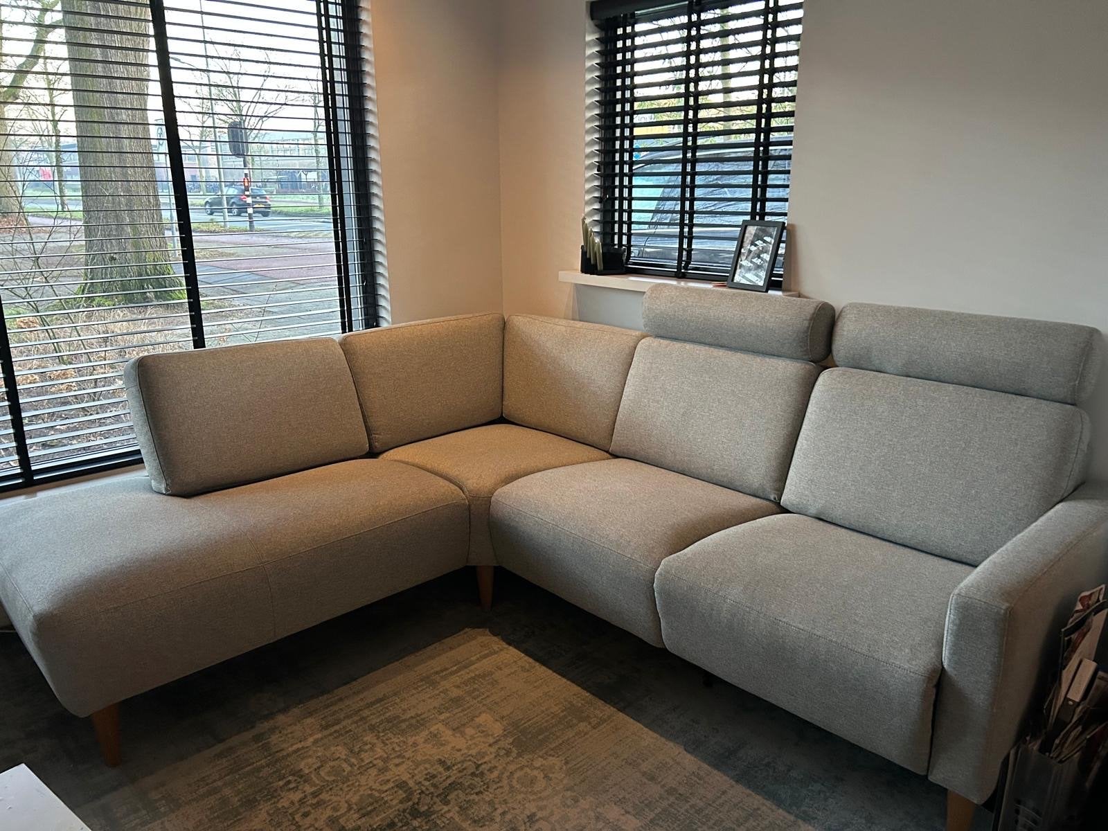 Moderne Hoekbank met Verstelbare Hoofdsteunen en Voetensteun, Ophalen, 250 tot 300 cm, 100 tot 125 cm, Hoekbank