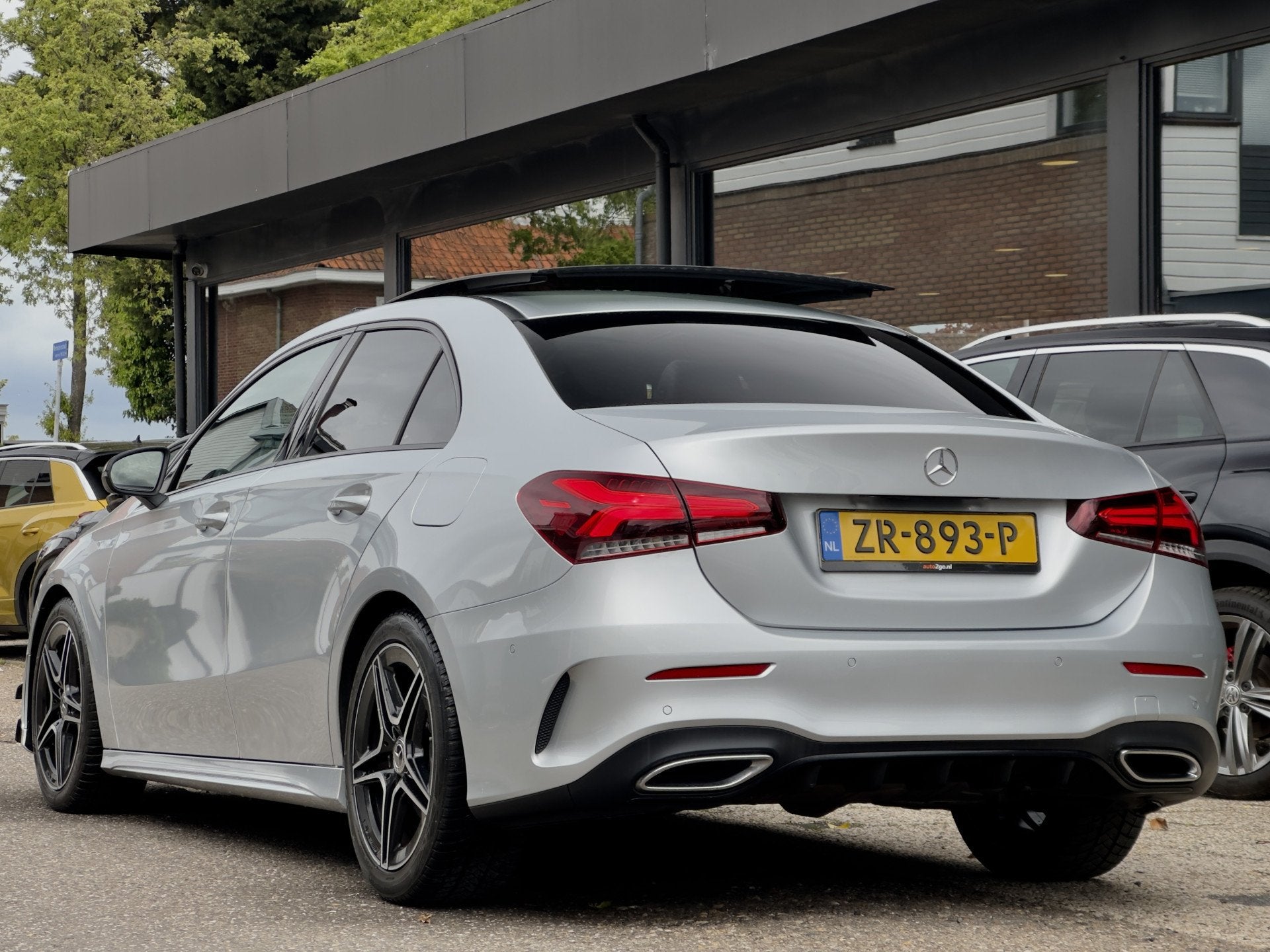 Mercedes-Benz A-Klasse 200 AUT7 AMG SOLUTION PANODAK LEDER N, Gebruikt, 4 cilinders, Origineel Nederlands, 690 kg