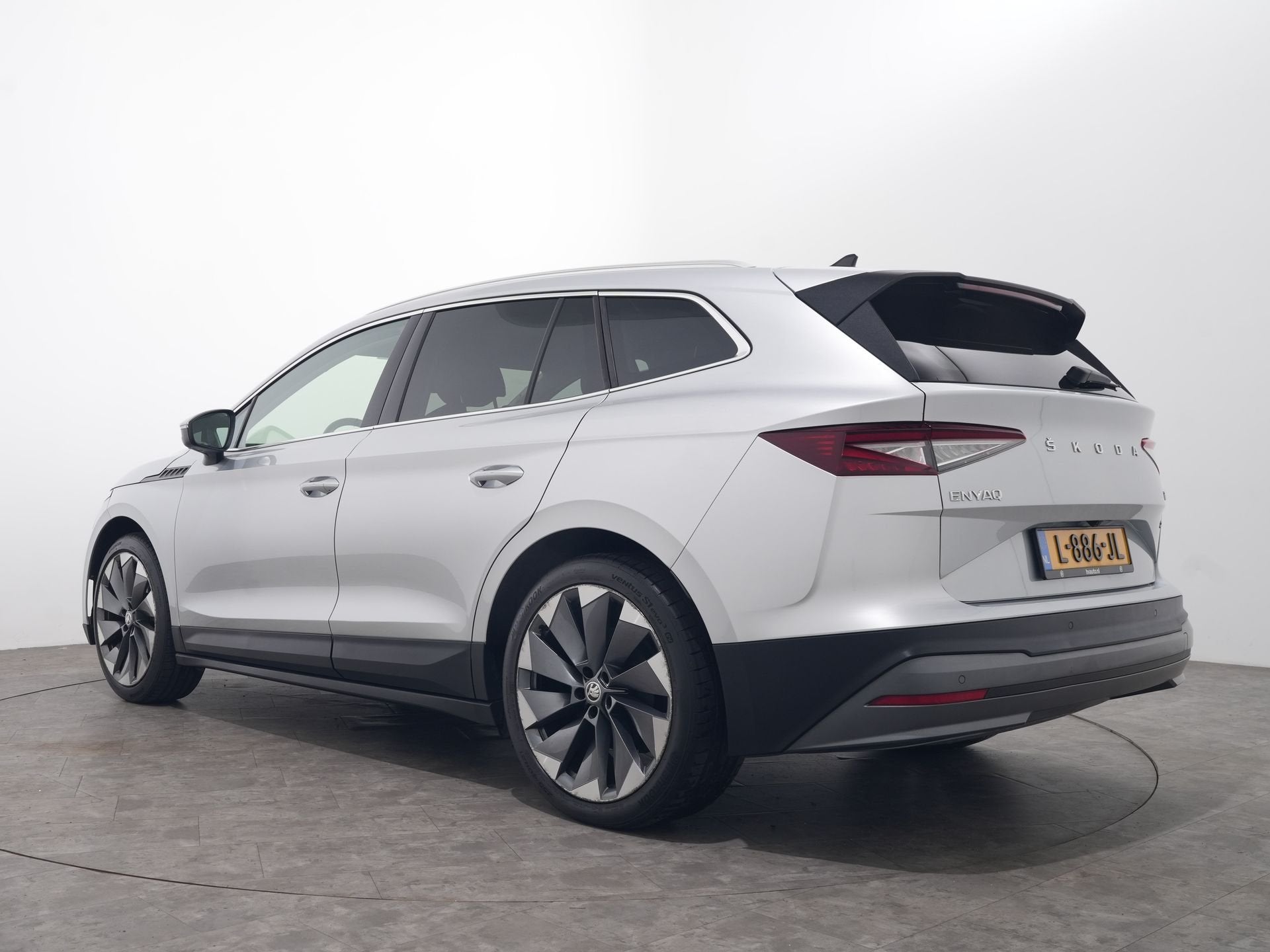 Skoda Enyaq iV 80 FIRST EDITION 204PK | Trekhaak | Warmtepom, Auto's, Automaat, Achterwielaandrijving, Gebruikt, Zwart