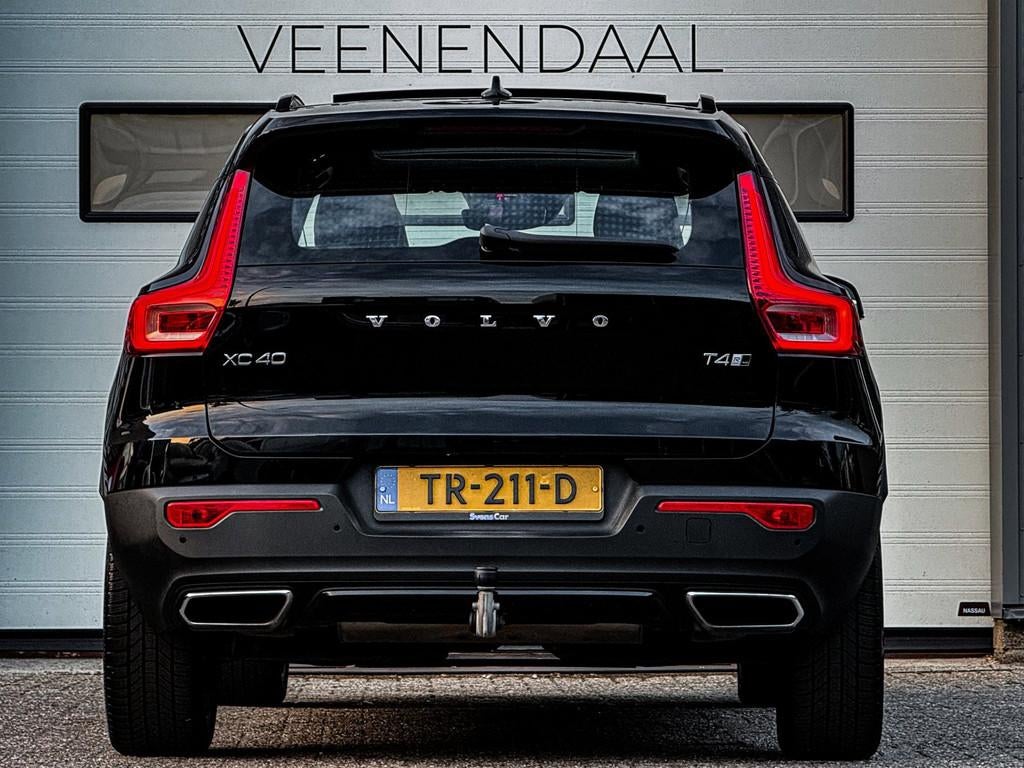 Volvo XC40 2.0 T4 AWD R-Design 1E EIG PANO/TREKHAAK/CAMERA/B, Auto's, Automaat, Zwart, Bedrijf, Vierwielaandrijving