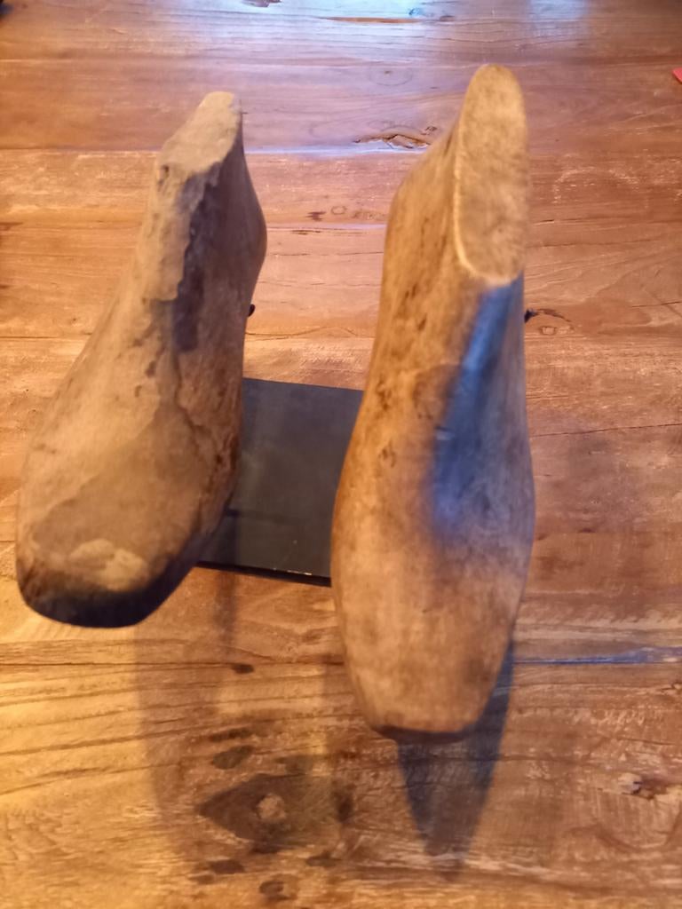 Houten schoenen op standaard, Ophalen of Verzenden, Zo goed als nieuw, Rechthoekig, Hout