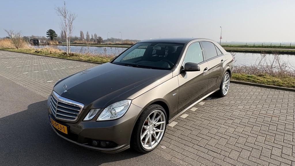 Mercedes-Benz E-Klasse 1.8 E200 CGI Sedan AUT 2011 Grijs, 4 cilinders, 1796 cc, Origineel Nederlands, Particulier