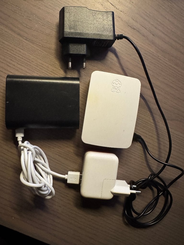 Raspberry Pi 3 Model B compleet met voeding en behuizing, Computers en Software, Overige Computers en Software, Ophalen of Verzenden