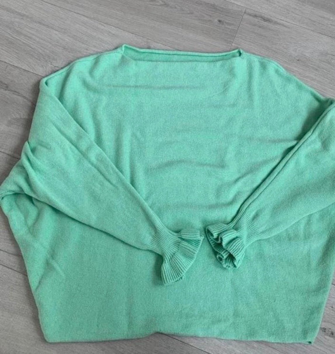 Nieuwe Groene Trui Maat M met Wijde Hals en Vleermuismouwen, Ophalen of Verzenden, Nieuw, Maat 38/40 (M), Groen