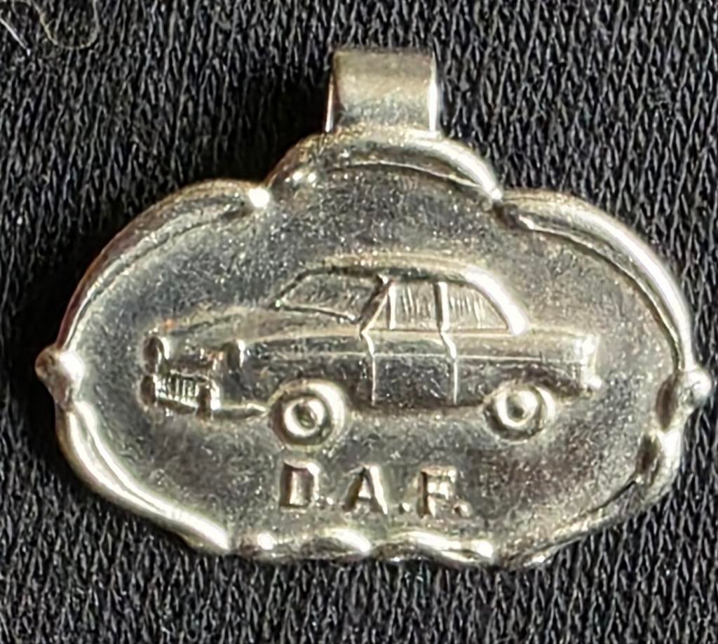 Oude DAF hanger/clip met auto afbeelding, Verzamelen, Ophalen of Verzenden, Auto's