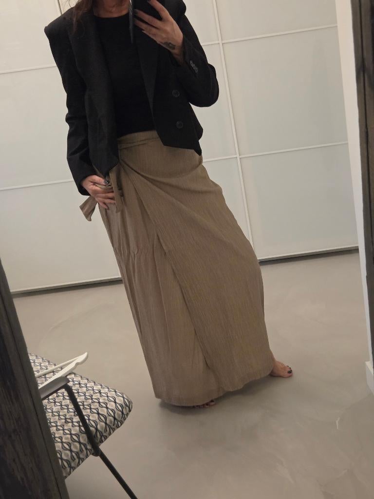 Club l'avenir  Beige wikkel rok maat m nieuw, Kleding | Dames, Rokken, Maat 38/40 (M), Beige, Nieuw, Onder de knie