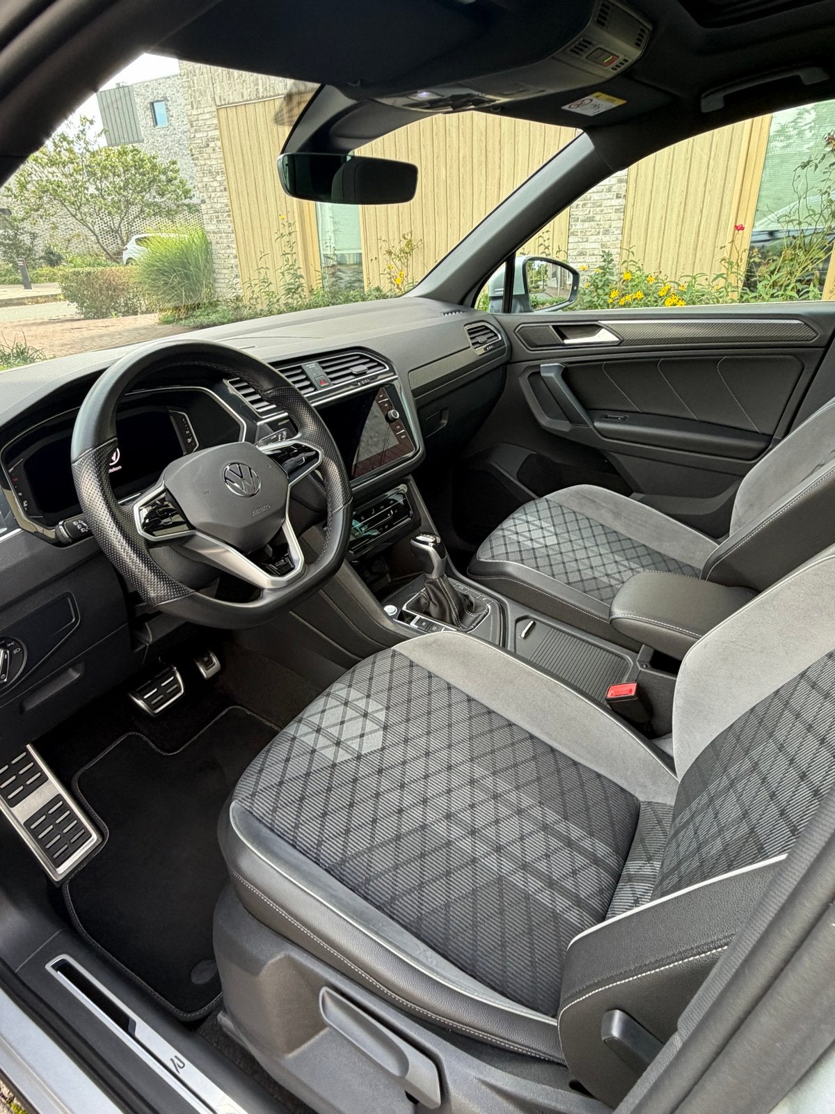 Foto 7 van Volkswagen Tiguan 1.5 TSI ACT 150pk DSG 2021 Grijs