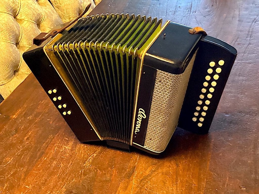 mancave leuke kleine accordeon Trekzak schippertje, Muziek en Instrumenten, Accordeons, Overige merken, Gebruikt, Met riemen, Overige formaten