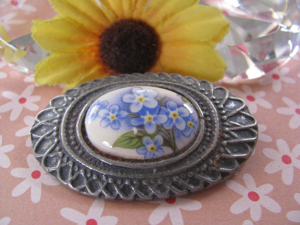 Broche * circa 5.5 x 3.5 cm * tin met fraaie bloemen *, Ophalen of Verzenden