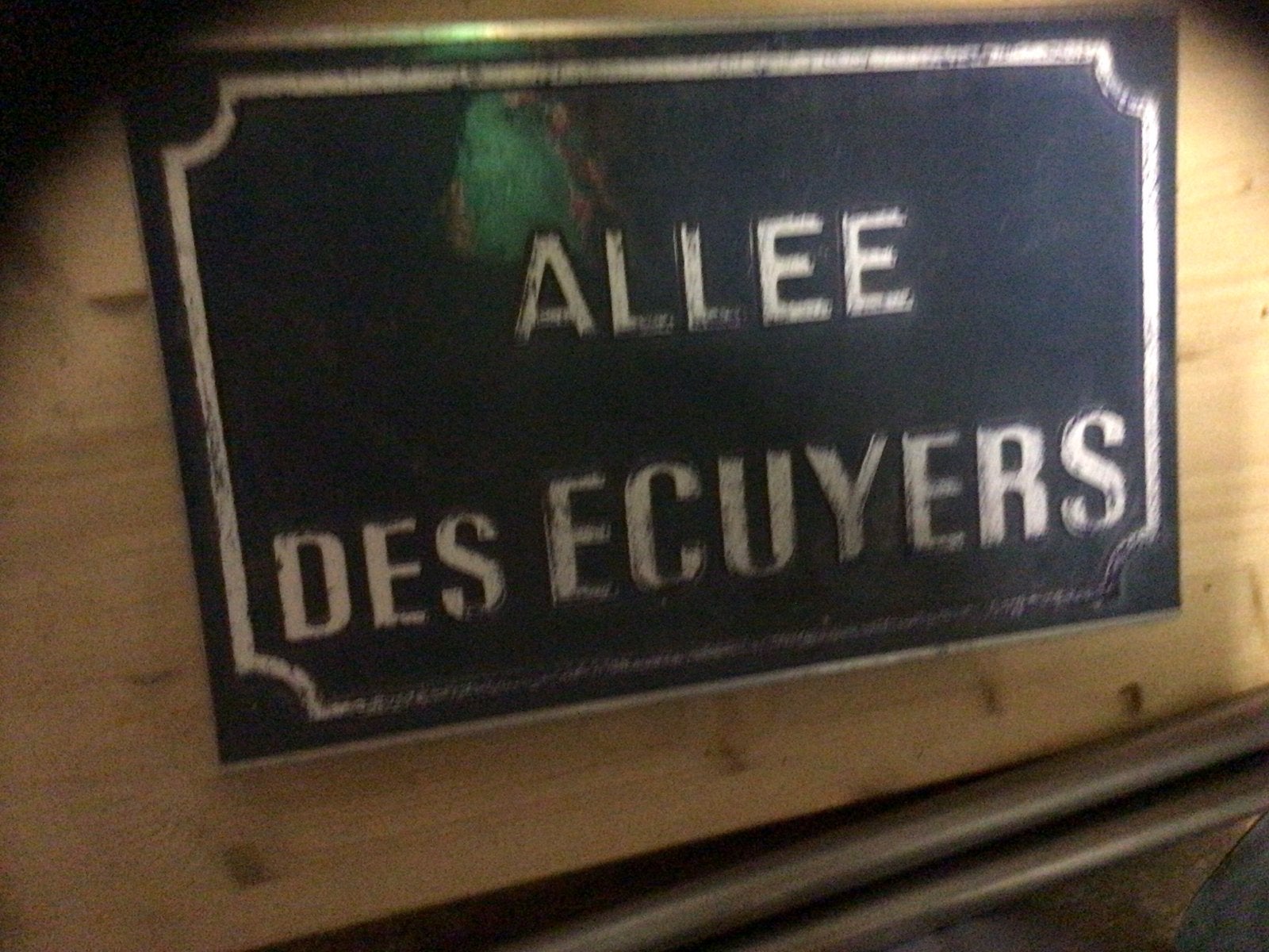 Vintage Frans straatnaambord 'Allée des Ecuyers', Metaal, Gebruikt, Zwart, Vintage