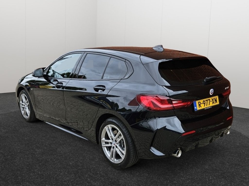 BMW 1-serie 120i M-Sport Automaat Sportpack Carplay Camera, Auto's, 730 kg, Gebruikt, Euro 6, 4 cilinders