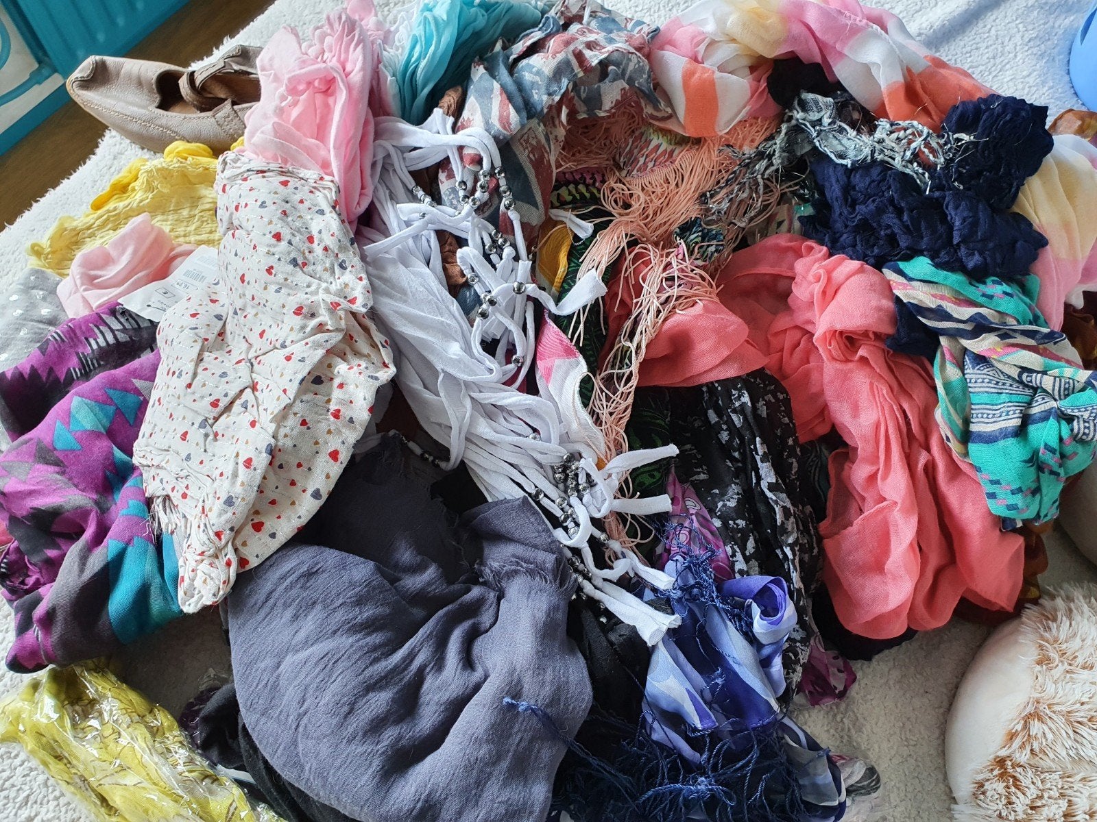 PAKKET met ruim 40 SHAWLTJES...ideaal voor theater,knutsels?, Ophalen of Verzenden