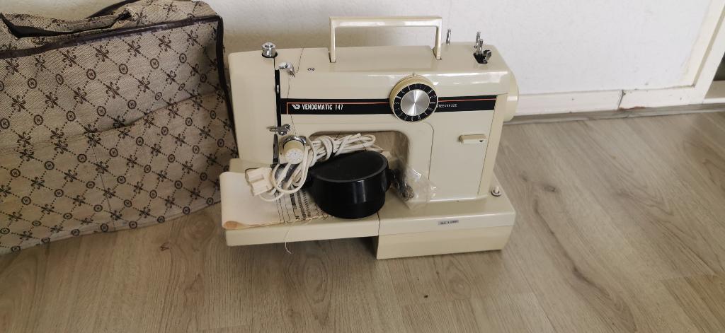 Naaimachine VENDOMATIC 147, Ophalen of Verzenden, Zo goed als nieuw, Naaimachine, Overige merken