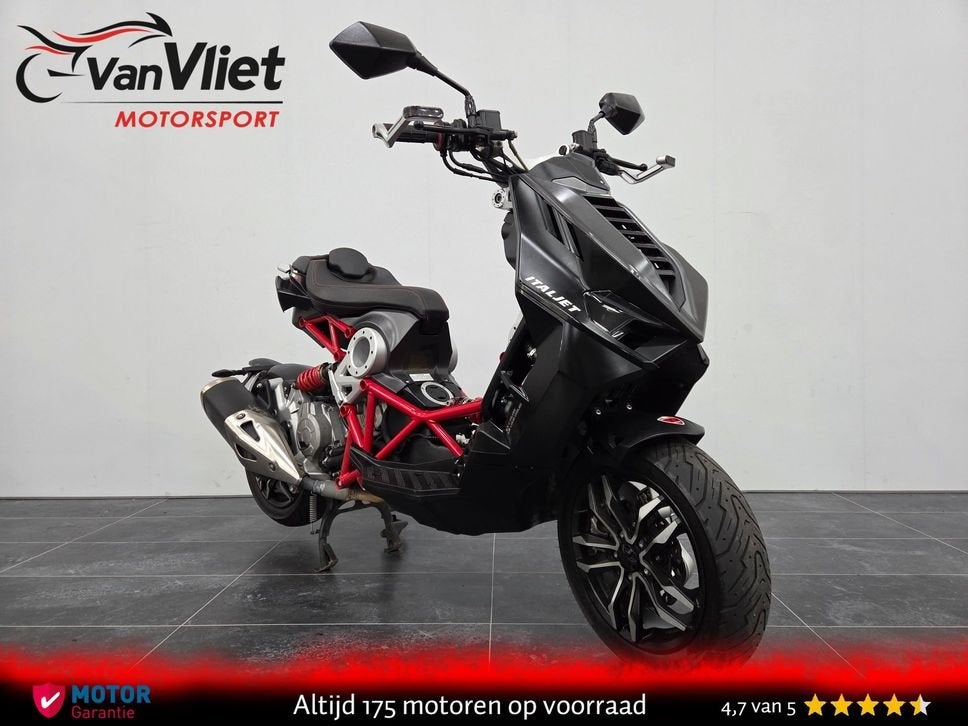 Italjet Dragstar 200 1e eigenaar bj 2025 5563km.!, Motoren, Bedrijf, Onbekend, Onbekend, ITALJET