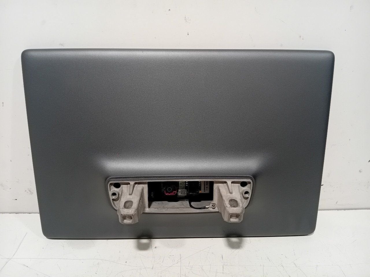 Multifunctionele display Tesla Model Y, Onderdelen@venauto.nl, Van der Ven Autorecycling B.V., Gebruikt, Ettenseweg 76, 4706 PB Roosendaal, The Netherlands