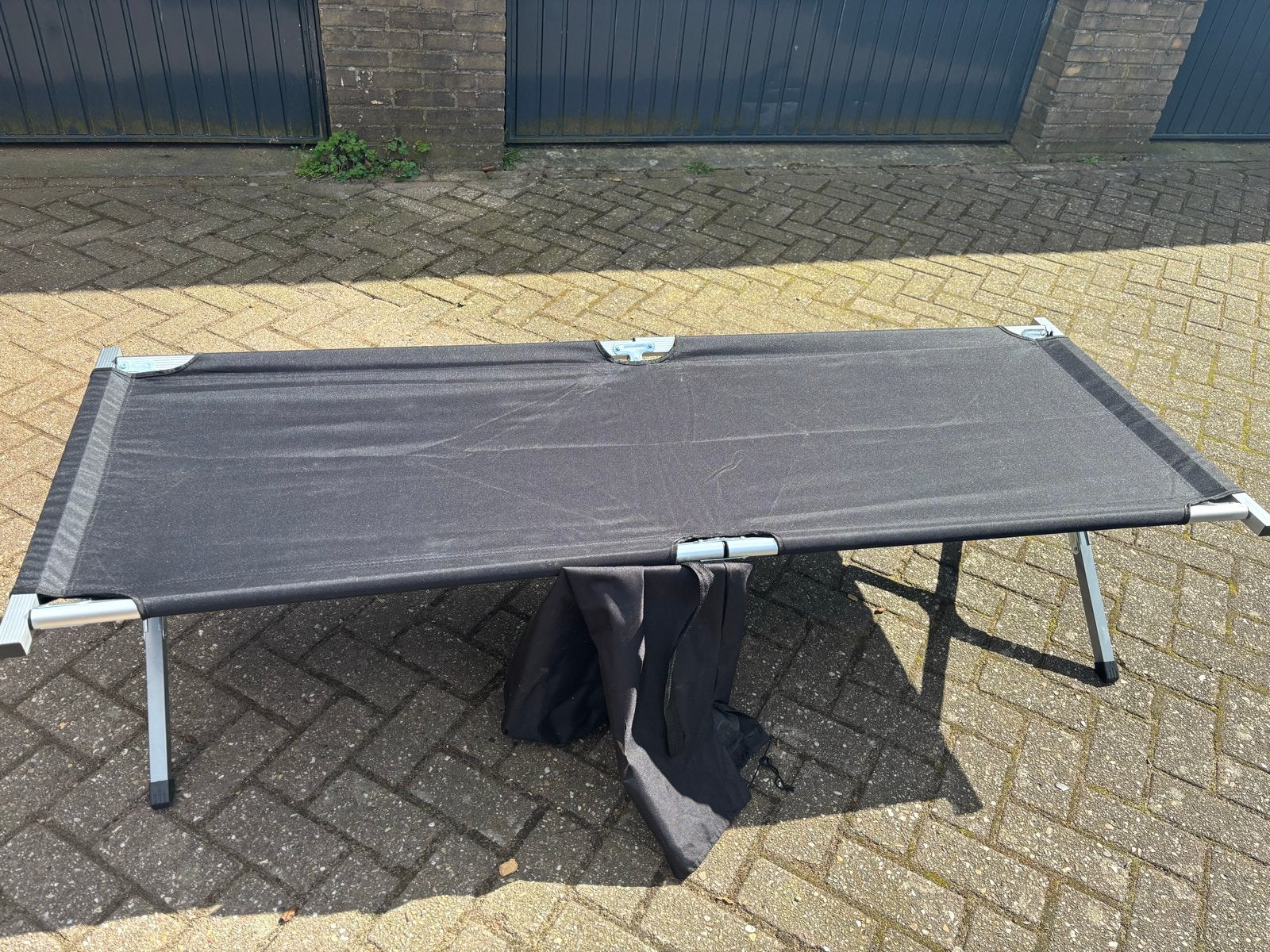 Veldbed met hoes - Makkelijk op te zetten, Ophalen of Verzenden, Zo goed als nieuw, Overige