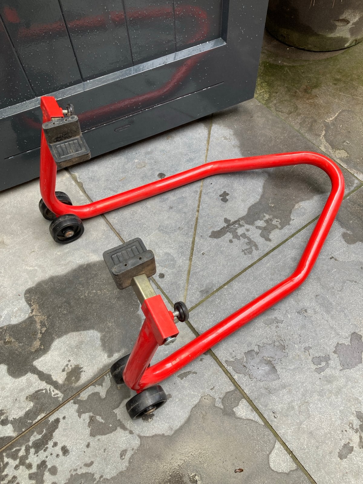 Rode motorfiets paddockstand, Ophalen, Gebruikt