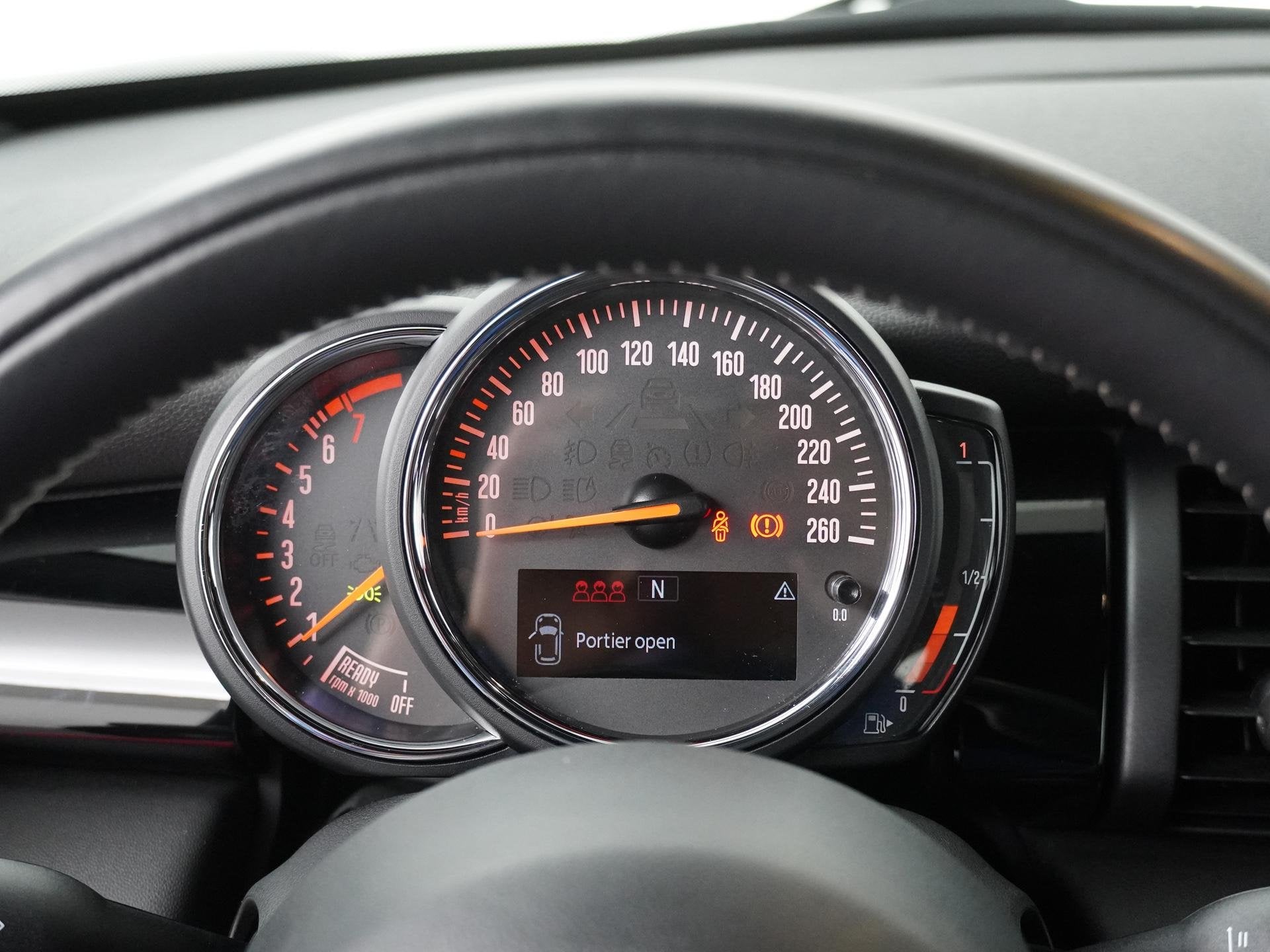 MINI 5-deurs Cooper Pepper | Cruise | PDC | Comforttoegang |, Auto's, Voorwielaandrijving, Gebruikt, Zwart, Origineel Nederlands