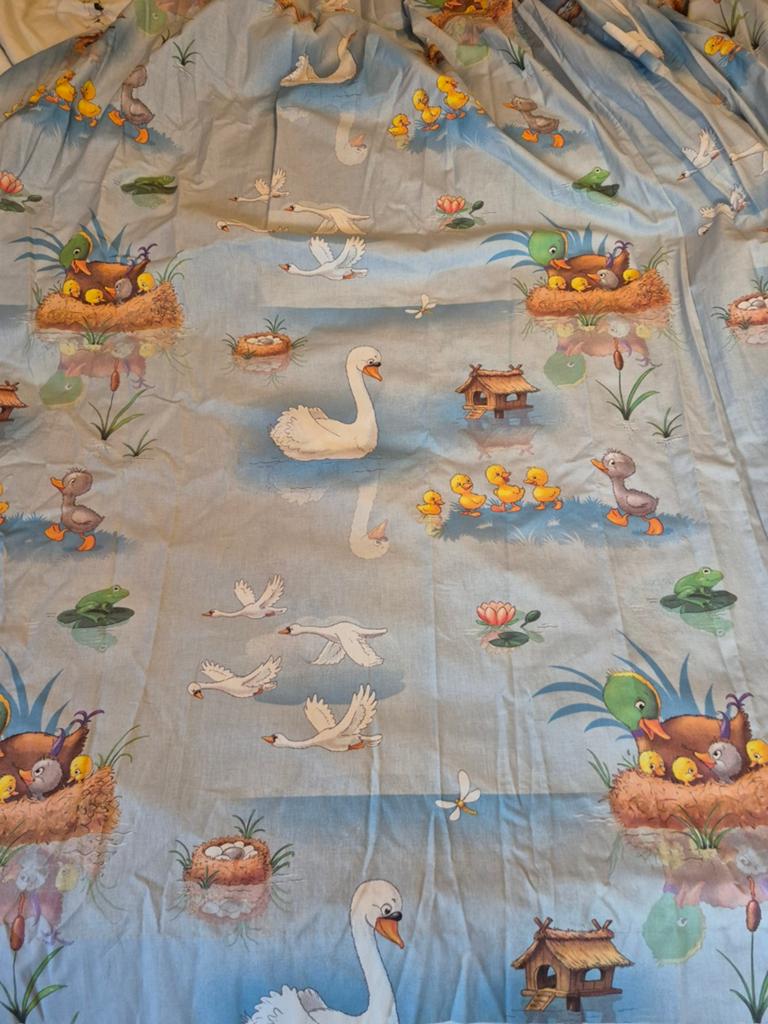 2 Gordijnen met Eenden en Zwanenprint - 122x126 cm, Gebruikt, 100 tot 150 cm, Kinderkamer, Speels, Dierenprint, 100 tot 150 cm
