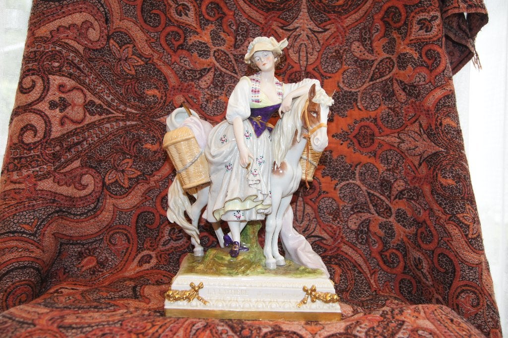 La Laitiere d'apres Greuze ( Het melk meisje Beeld porselijn, Antiek en Kunst, Ophalen of Verzenden, 20 - 50 cm, Overige materialen