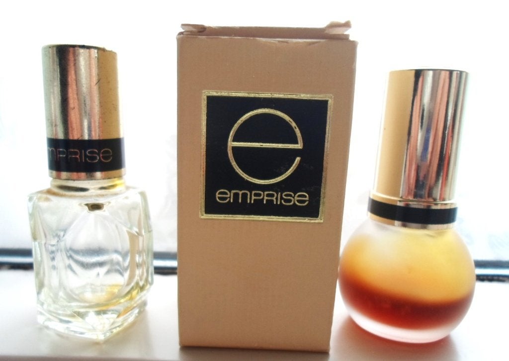 AVON 2 verschillende parfumflesjes. Emprise. Flesje in doos., Verzamelen, Ophalen of Verzenden, Gebruikt, Parfumfles