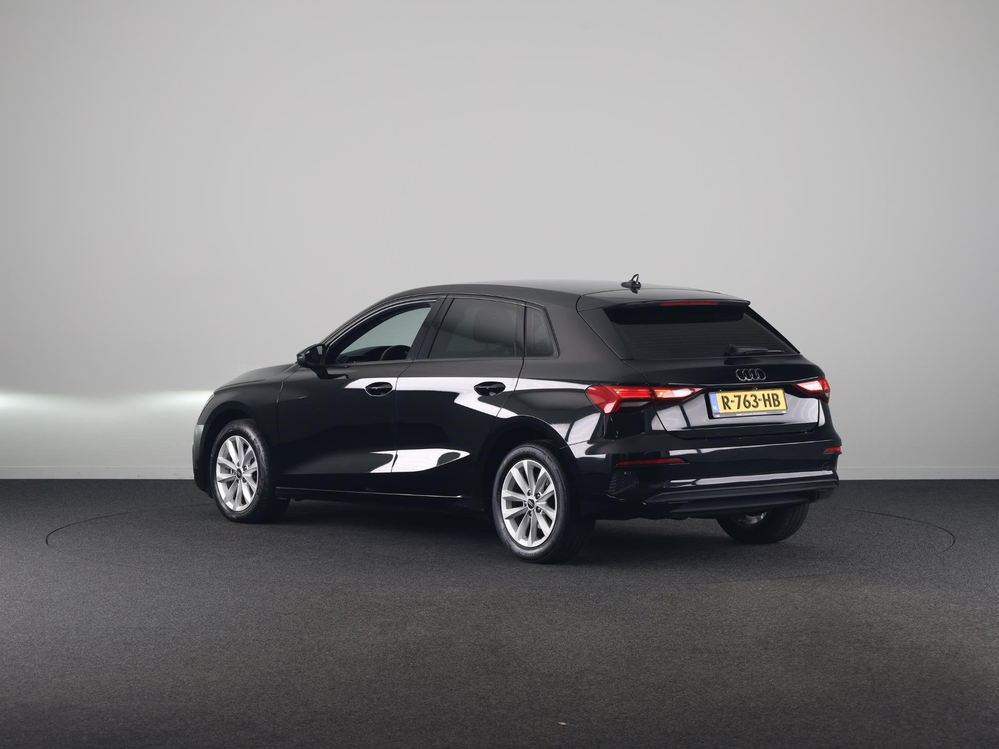 Audi A3 Sportback 30 TFSI Pro Line 110 pk S-tronic | Navigat, 12 maanden, Stof, Gebruikt, Zwart