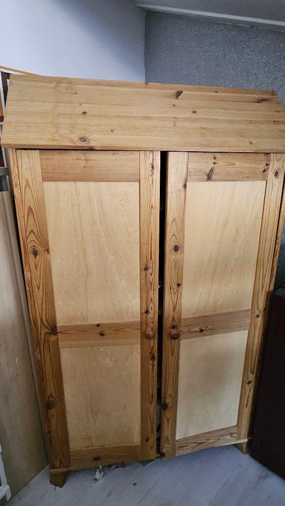 Grenen kast met dakmodel en opbergplek (155x86x35 cm), Ophalen, Gebruikt, Kast, 105 cm of meer