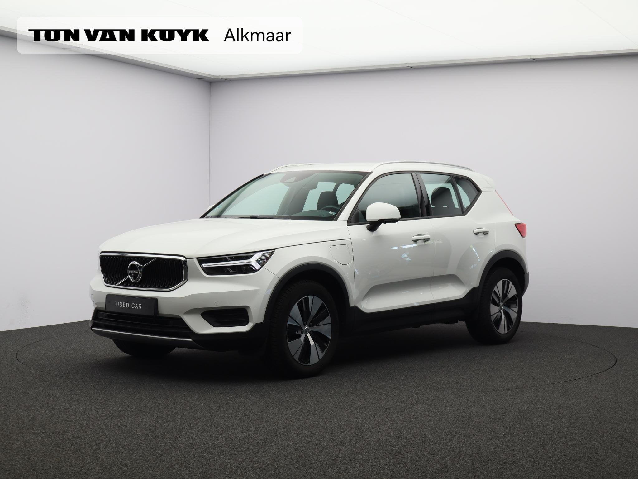 Volvo XC40 T5 Twin Engine Momentum Pro / Trekhaak / 360 came