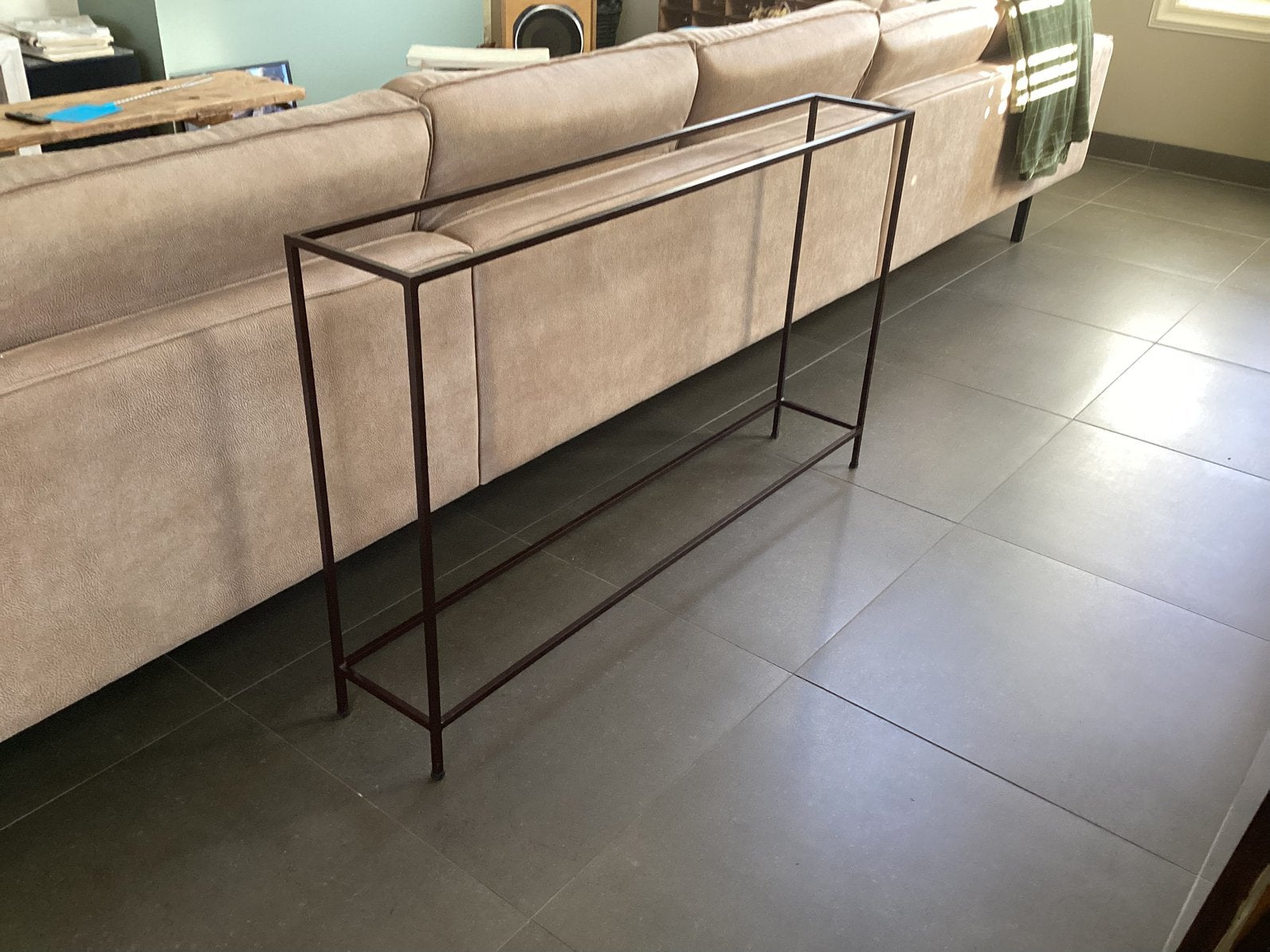 Ijzeren smalle sidetable, Ophalen, Zo goed als nieuw, 25 tot 50 cm, Rechthoekig