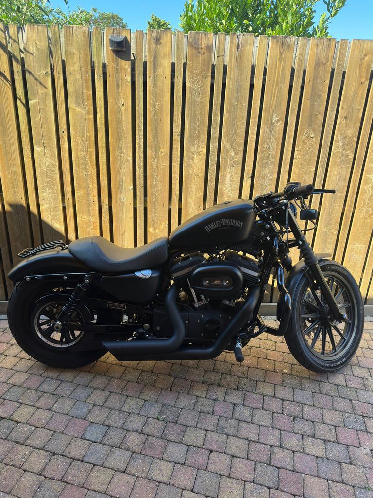 Harley Davidson Sportster Iron 883 - Blacked Out Custom, Motoren, Handvatverwarming, 2 cilinders, Chopper, Particulier