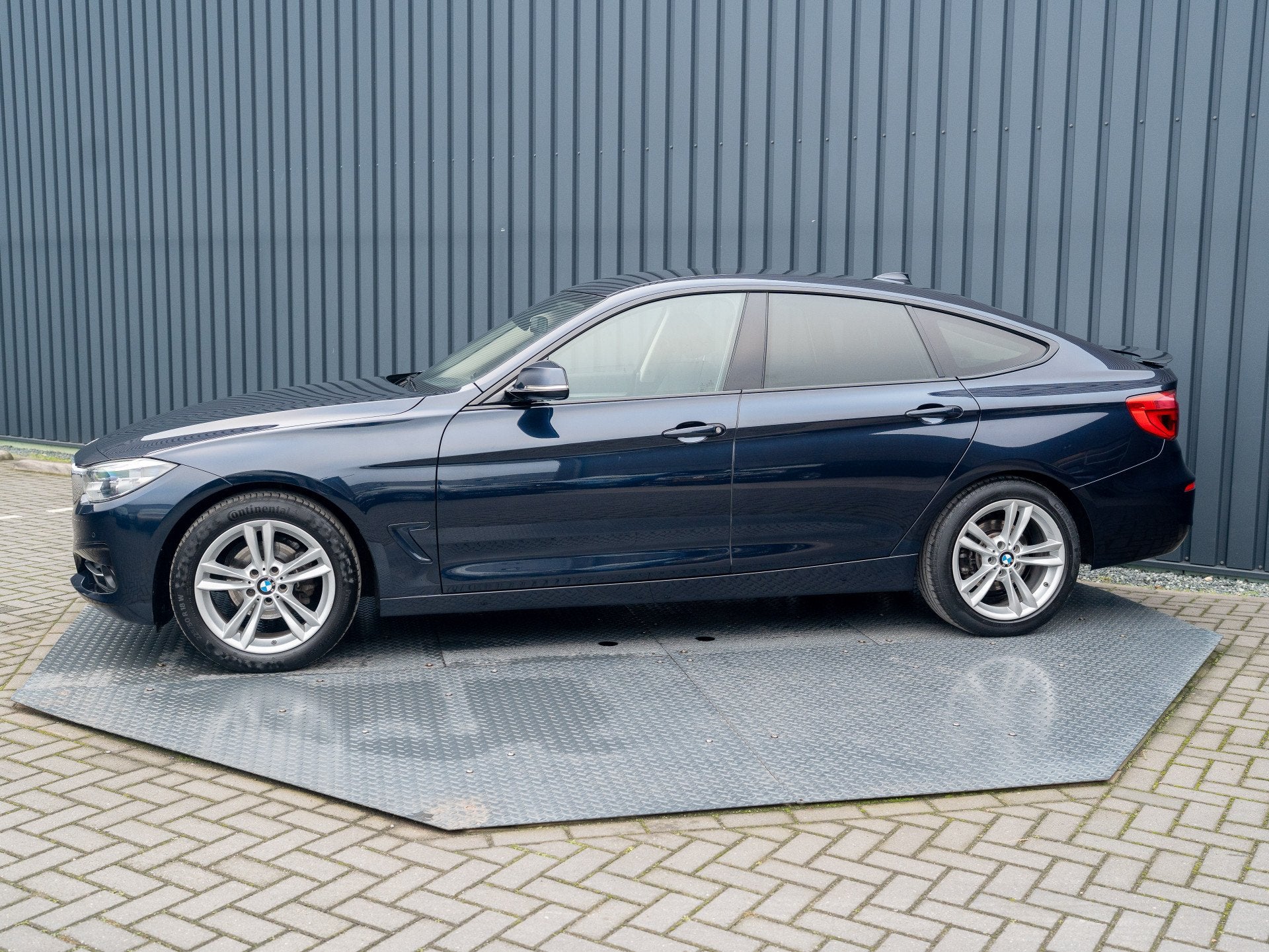 BMW 3-serie Gran Turismo 320i Executive | Apple Carplay | He, Auto's, BMW, Achterwielaandrijving, Gebruikt, 4 cilinders, Blauw