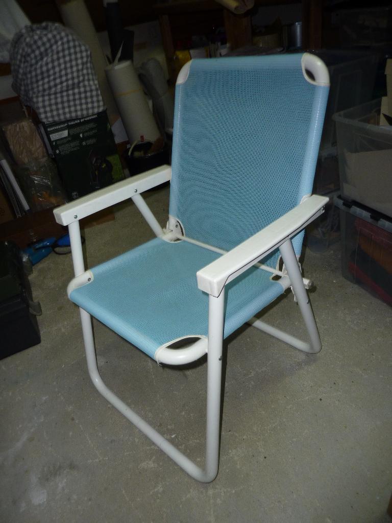 Zolder opruiming 2 ultra lichte campingstoelen, Huis en Inrichting, Ophalen, Kunststof, Gebruikt, Twee