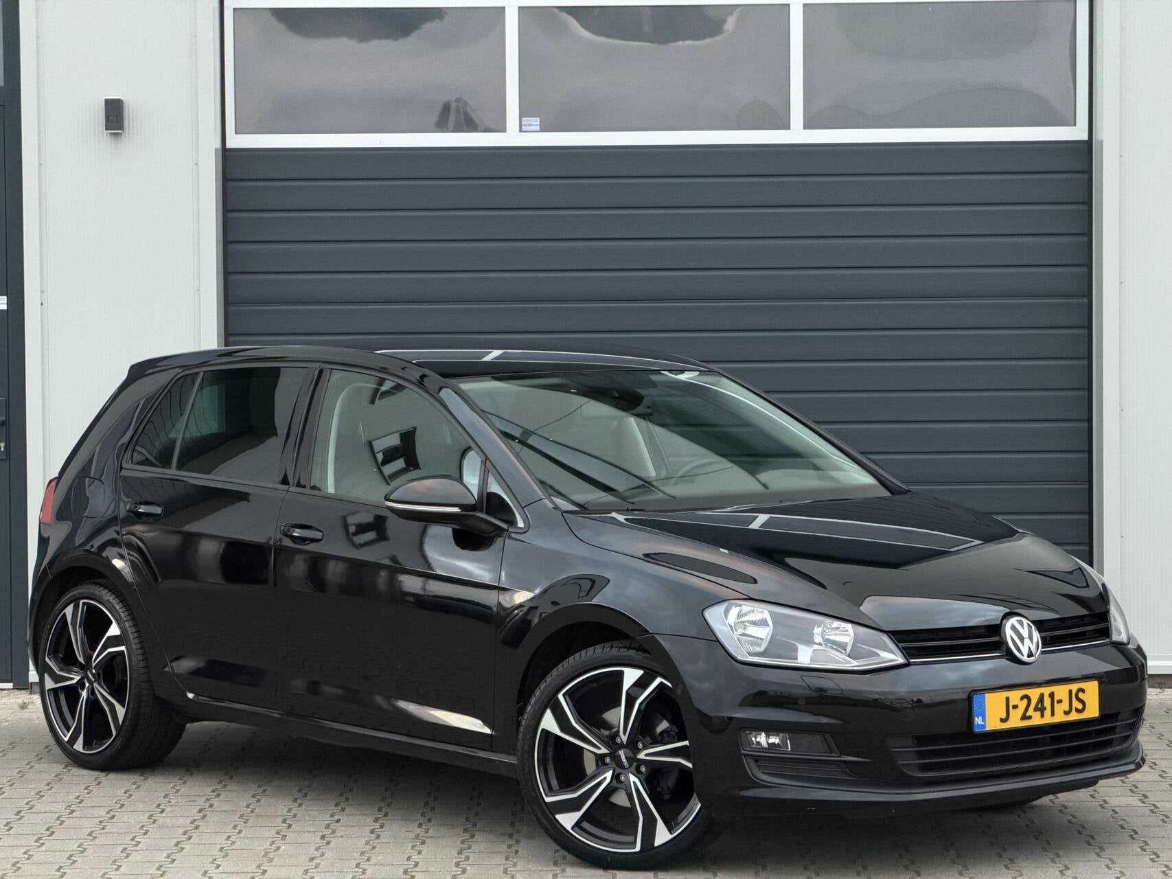 Volkswagen Golf 1.4 TSI Highline 122PK+ / LM Velgen / PDC