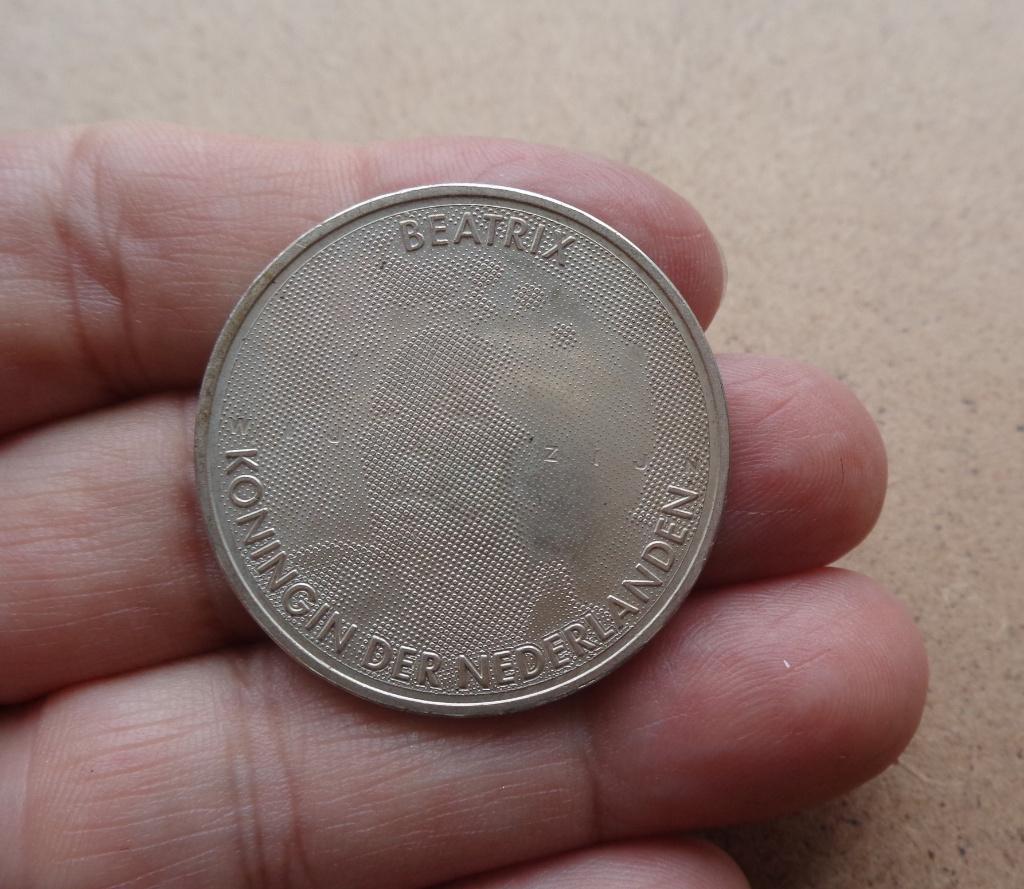 zilveren 10 euro munt 25-jarig regeringsjubileum [103], Postzegels en Munten, Munten | Nederland, Verzenden, Koningin Beatrix