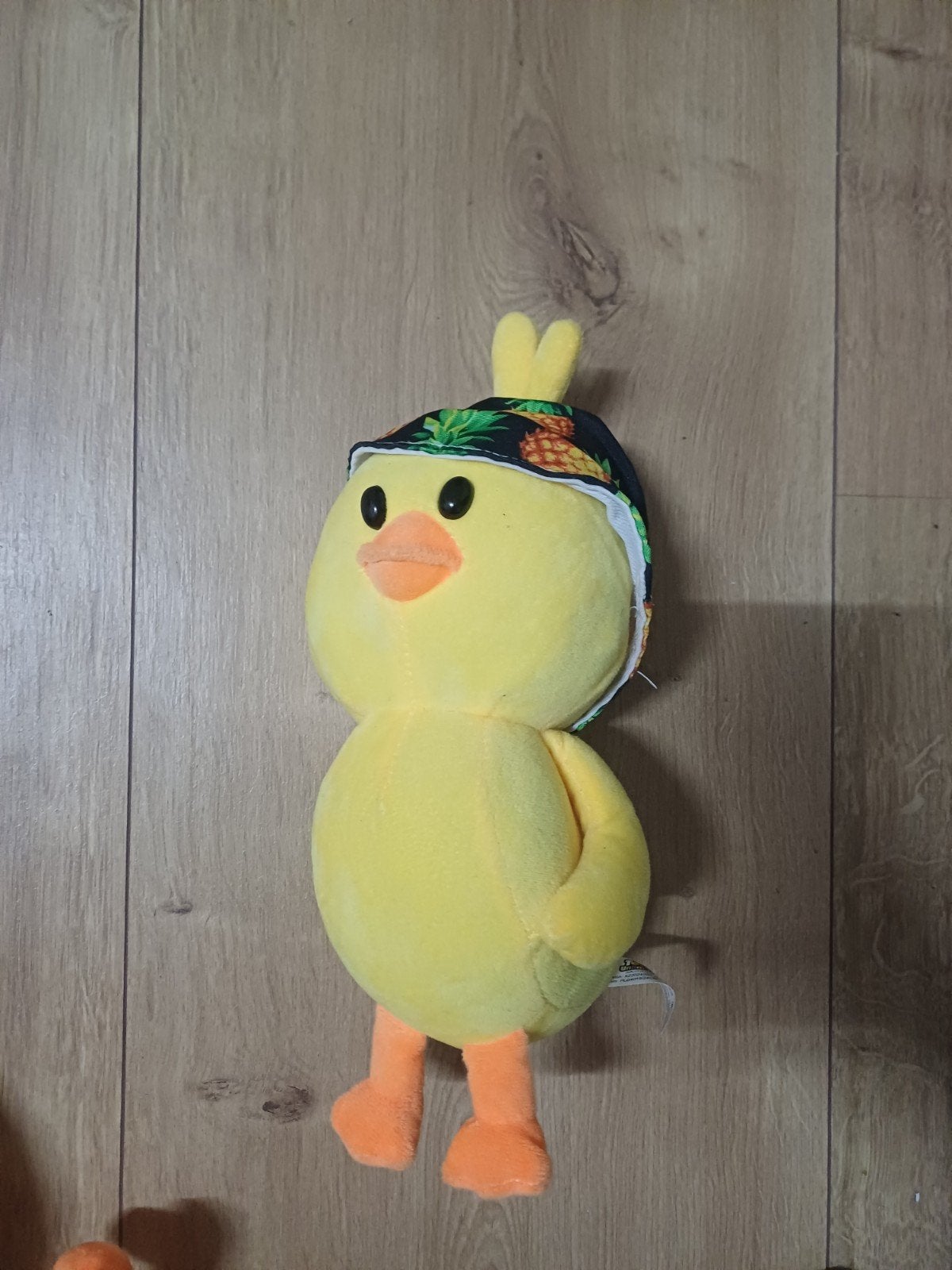 Leuke gele knuffel eend met ananas hoedje, Ophalen of Verzenden, Nieuw, Geel, Eend