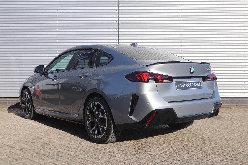 BMW 2 Serie Gran Coupé 220 M Sport Automaat / Panoramadak /, Stoelverwarming, Zwart, 156 pk, Bedrijf